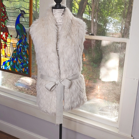 Costa Blanca Faux Fur Sweater Vest Soft Cream - Picture 1 of 8